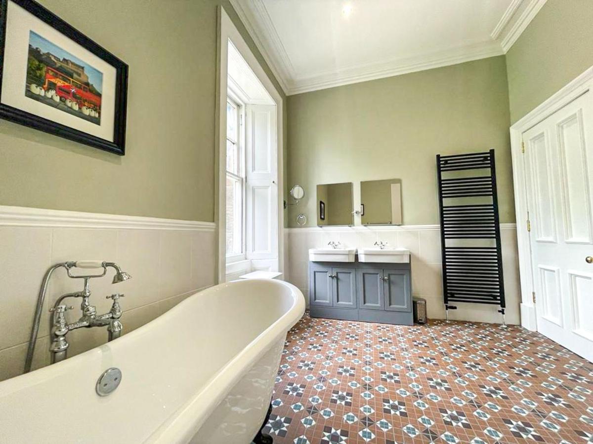אדינבורו Remarkable 5Br Townhouse With Garden, Sleeps 12 מראה חיצוני תמונה
